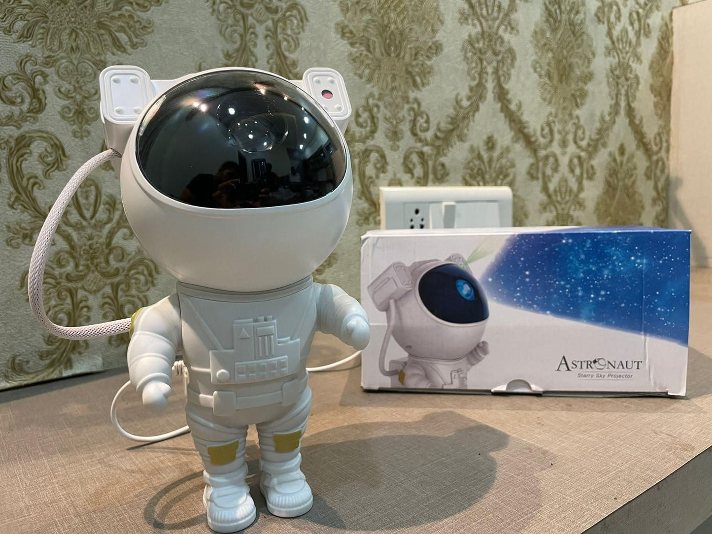 🌌 Astronaut Galaxy Projector – 360° Magnetic Head Rotation, Remote Control 🌠